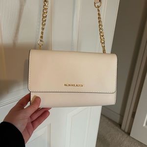 Michael Kors Women’s jet set travel clutch crossbody (with removable wal…